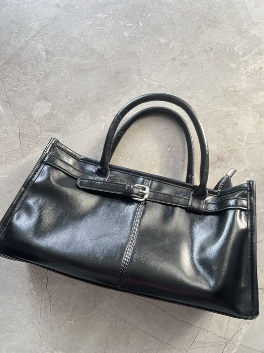 Сумка лаковая , багет