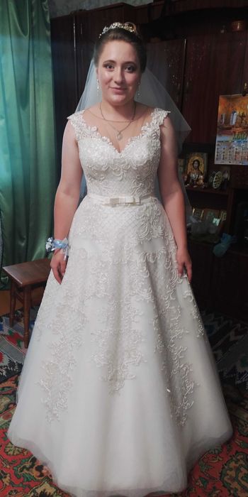 Весільна сукня кольору айворі