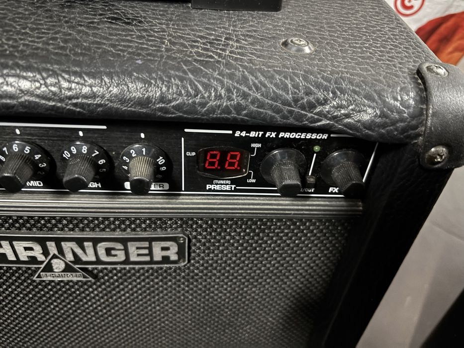 Amplificador Behringer