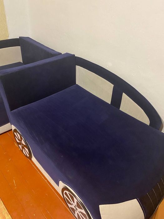 Дитячий диван-машинка