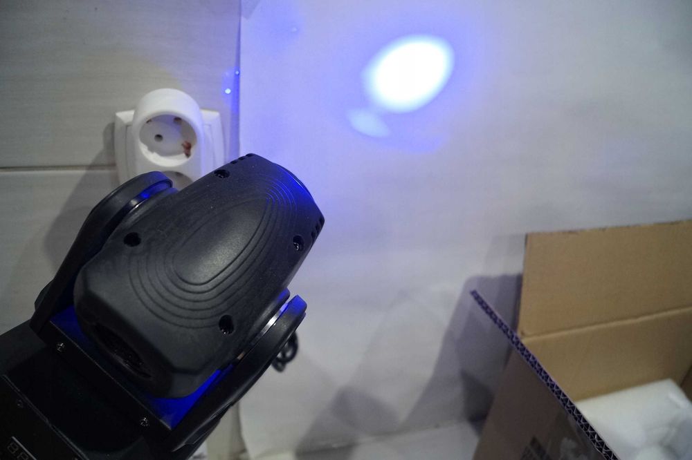 G426 Ruchoma głowa głowica LED RGBW oświetlenie sceniczne ZQ02040