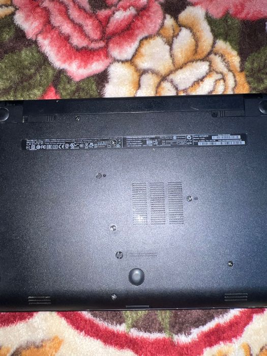 Ноутбук HP 255  – НЕ вмикається, екран цілий + зарядка (на запчастини)