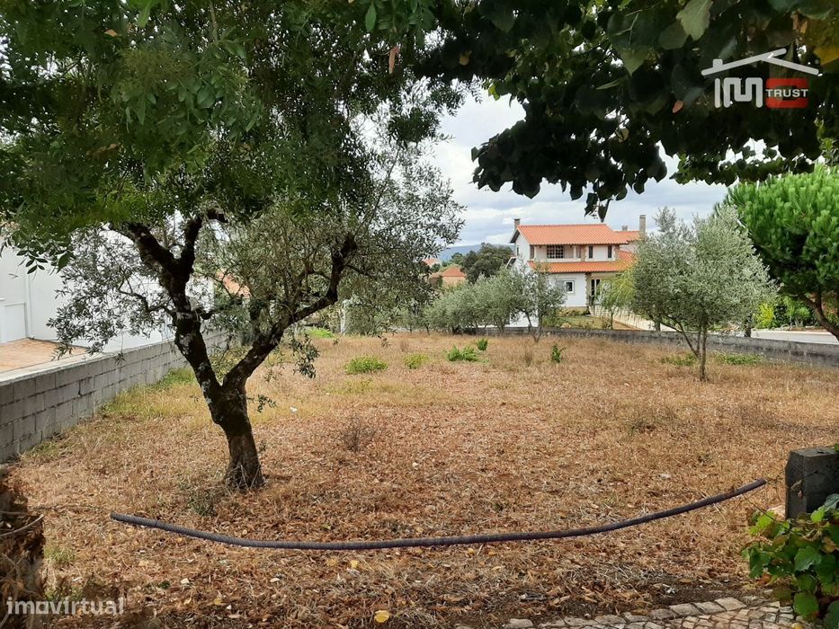 TERRENO COM ÁREA DE 1588m2 em Fátima — Fátima, Santarém