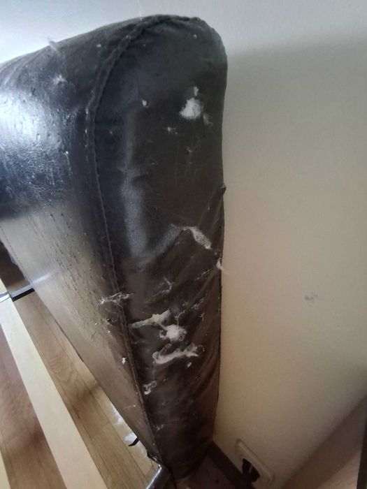 Cama 2.20x 1,66 usada  para uso casal com colchão gasta por gatos