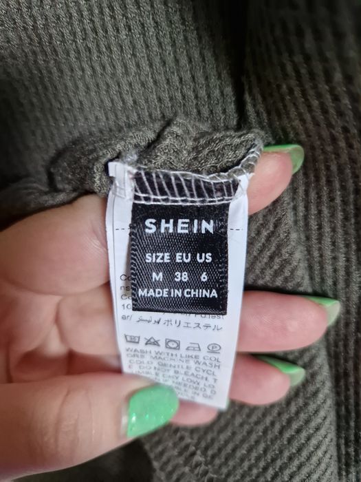 Dwukolorowy sweter damskinz guzikami ozdobnym 38 M