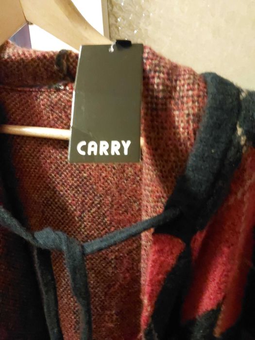 Sweter damski z kapturem