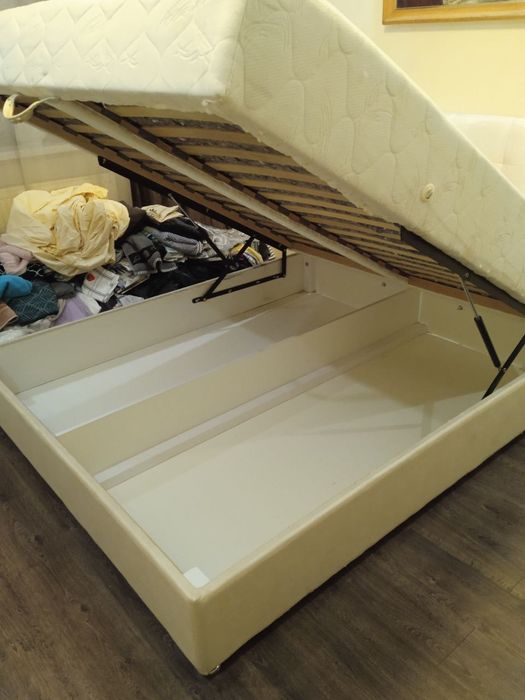 Ліжко двоспальне з матрацом і підйомним механізмом