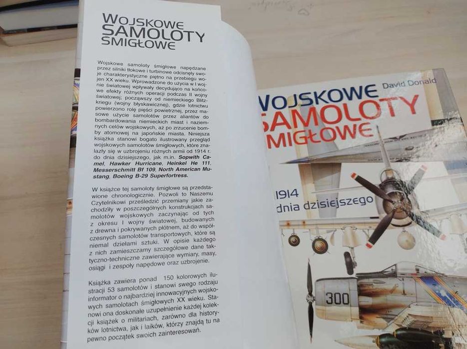 Książka album Wojskowe samoloty śmigłowe od 1914 do dnia dzisiejszego David Donald Bellona