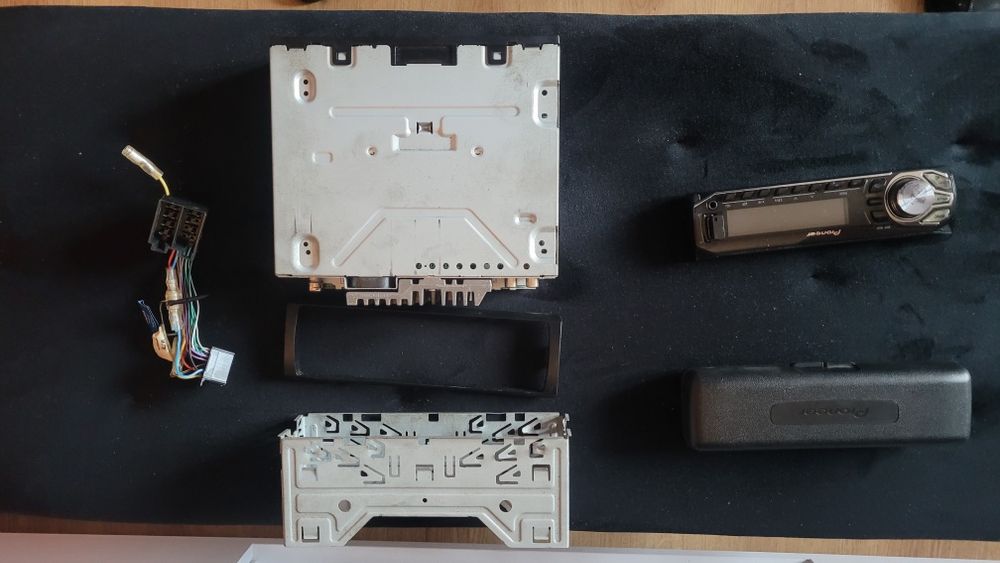 Radio samochodowe PIONIER MVH 160UI  + GRATIS