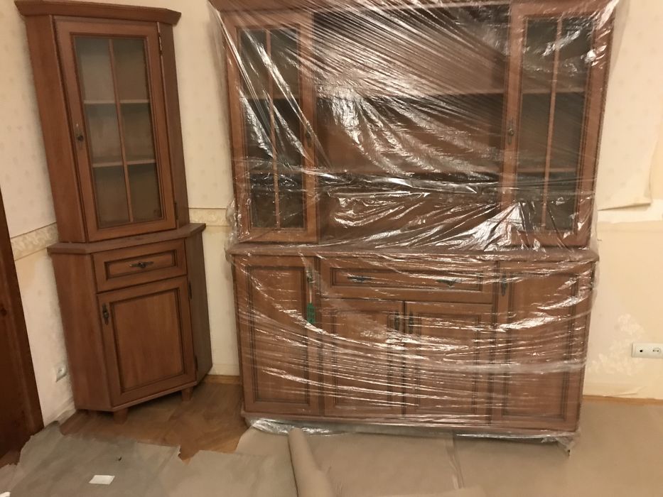 Продам кутовий сервант
