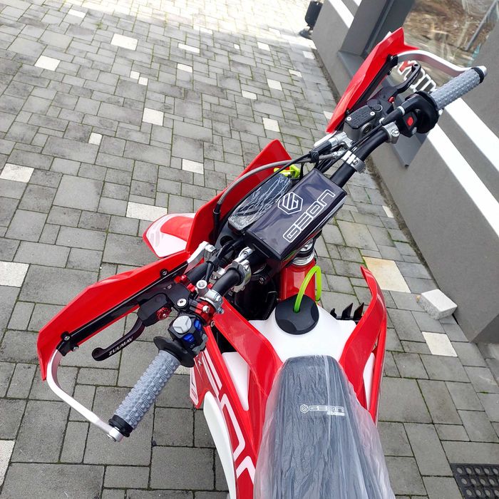 Мотоцикл GEON TRX 300 YGH, LX176FMN, 26 к.с, 21/18 балансвал, доставка