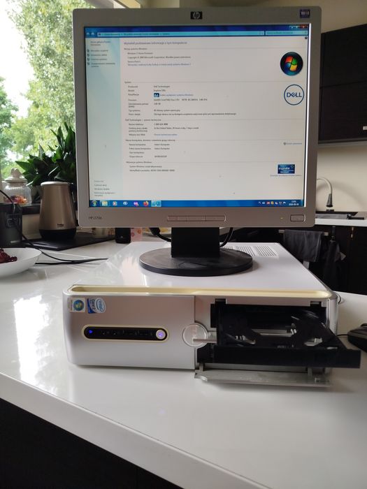 Komputer stacjonarny Dell z monitorem