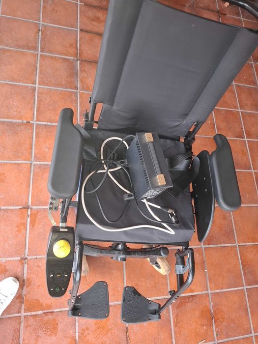 Cadeira de rodas eletrica InvaCare Fox