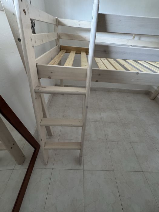 Cama de crianca com escada