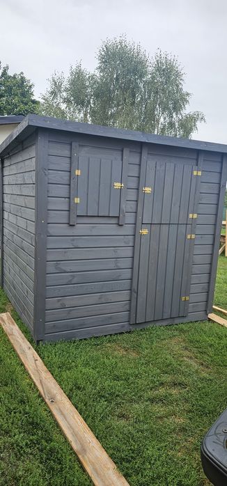 Drewniany domek dla ptaków