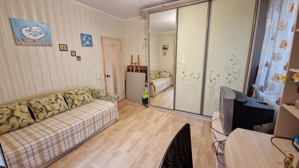 Вул. Лисичанська 35/4. Метро Палац Україна, Деміївська. Продамо 2к квартиру