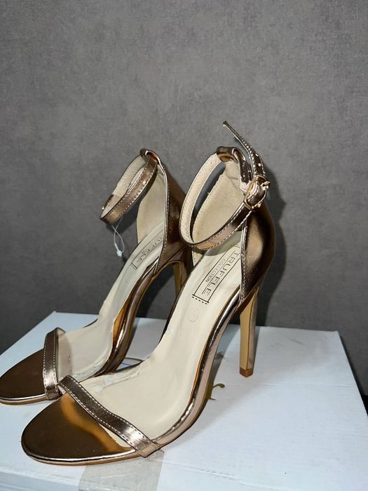 Босоножки золоті Truffle