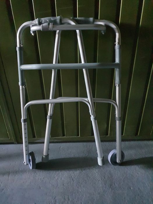 Andarilho com rodas novo