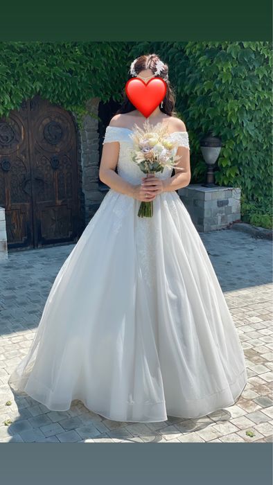 Продаю весільню сукню