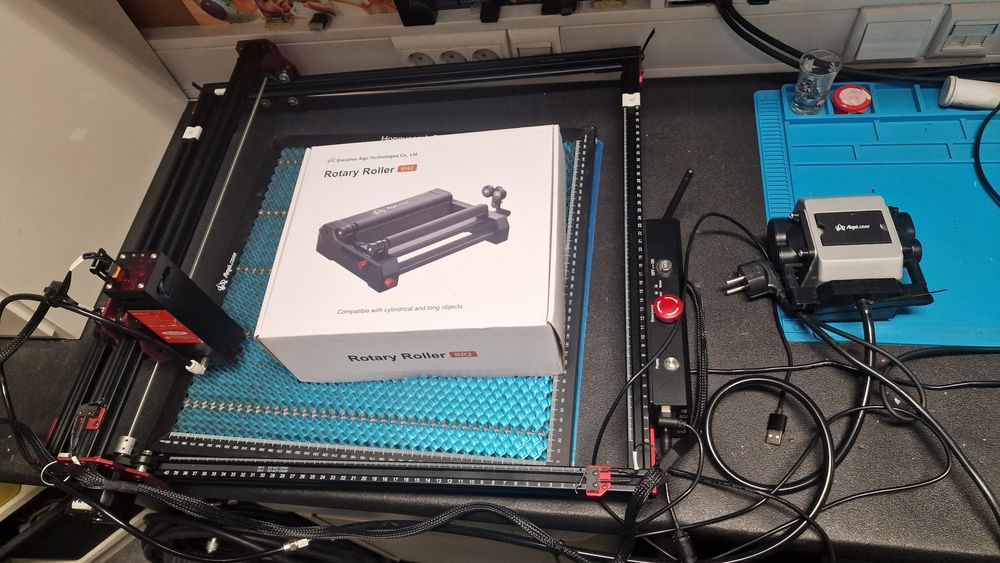 Laser engraver da marca Algolaser, modelo DIY KIT 10W, com acessórios