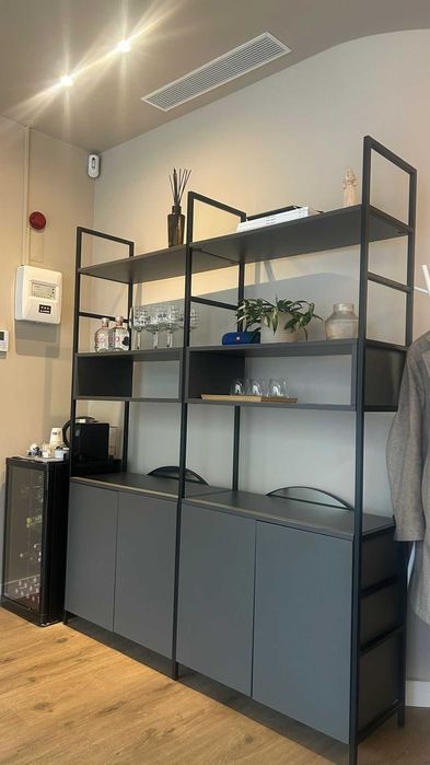 Móvel Estante Moderna com Arrumação