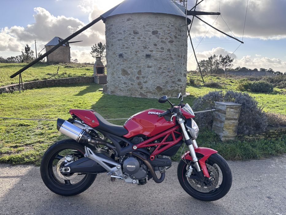Ducati Monster 696