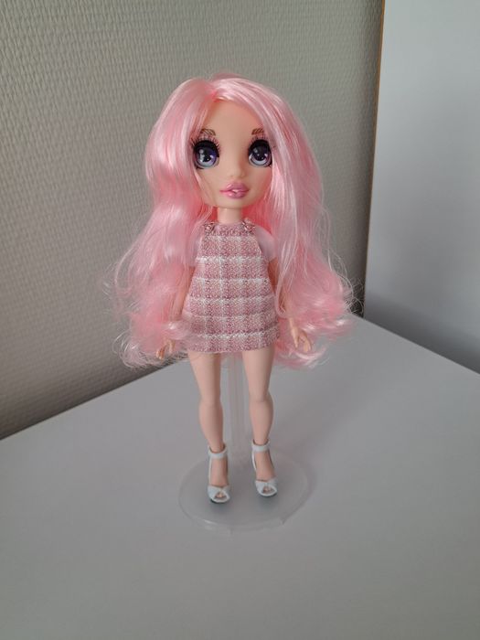 Lalka Rainbow High Bella Parker (+ stojak)