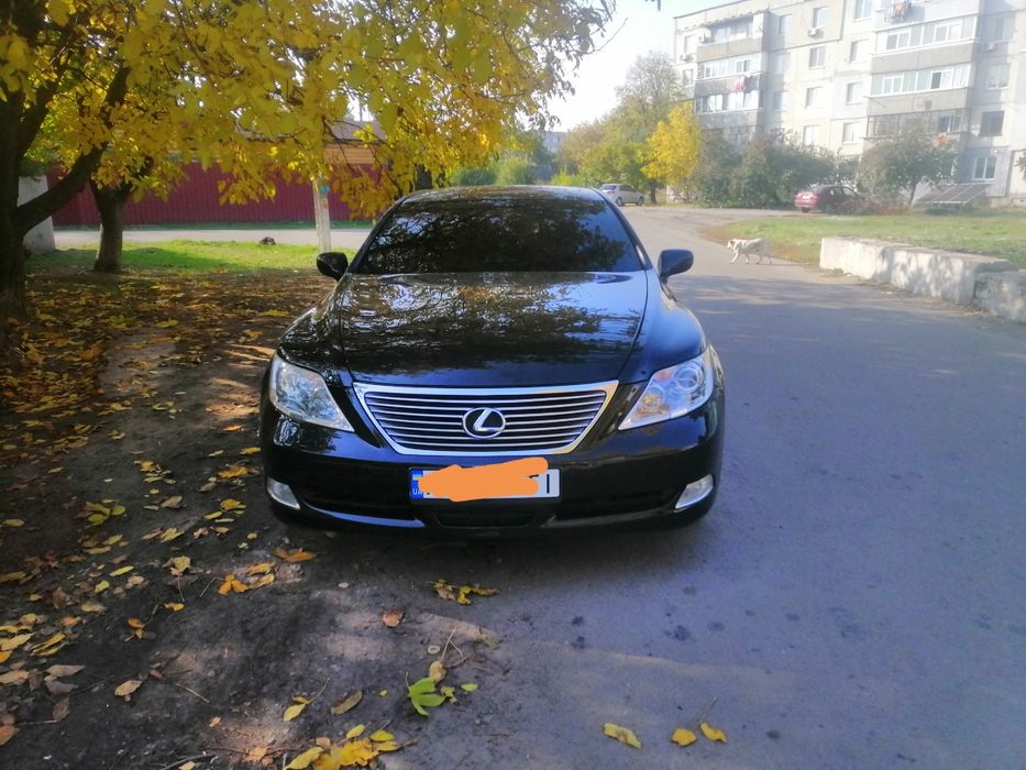 Продам семейный автомобиль
