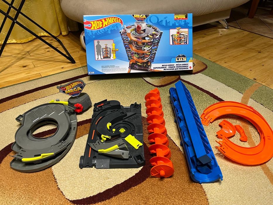 HOT WHEELS mega garaż