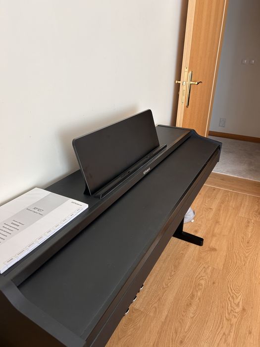 Piano Roland RP-107