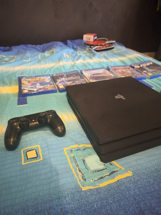 PlayStation 4 Pro + 5 Gier  Super stan