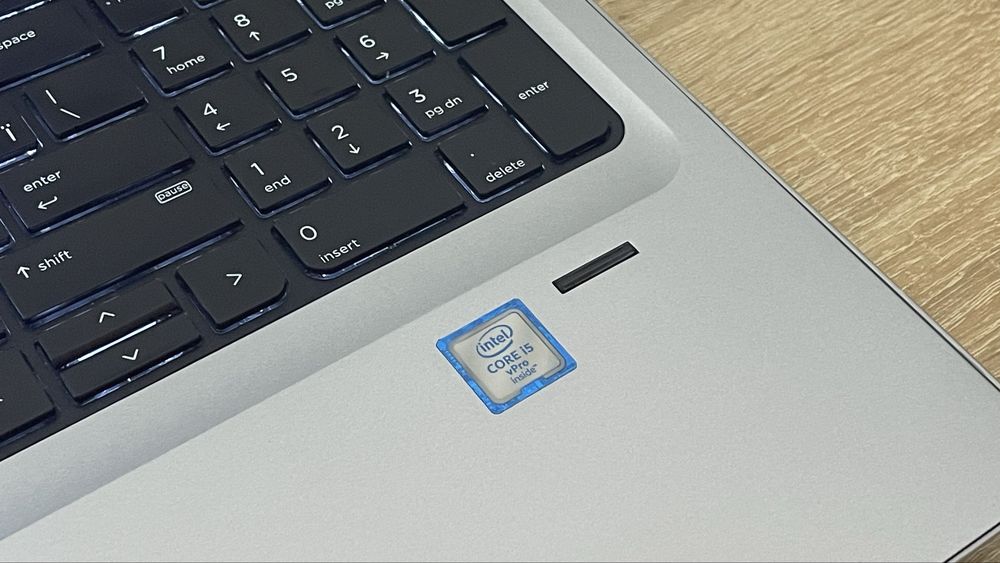 Ноутбук HP ProBook 650 G2 / 8 GB RAM / i5-6300U / R7 M365X 2 GB / 3 год. акб