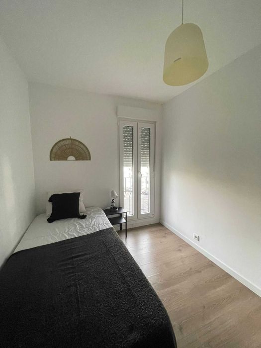 Quarto individual sem caução Olivais