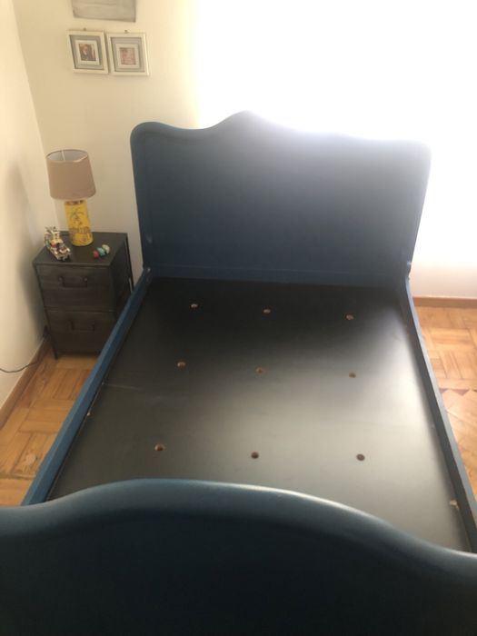 Cama de Casal de Estilo Luís XV em Azul Petróleo com Estrado