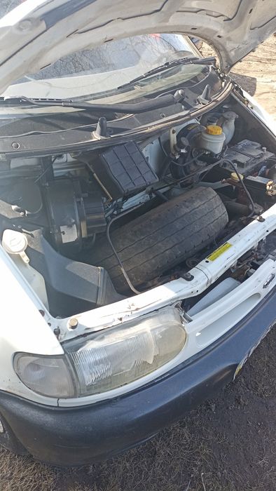 Nissan venete 2000рік