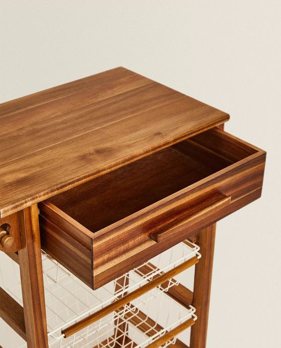 Regał drewniany z szufladami na kółkach zara home