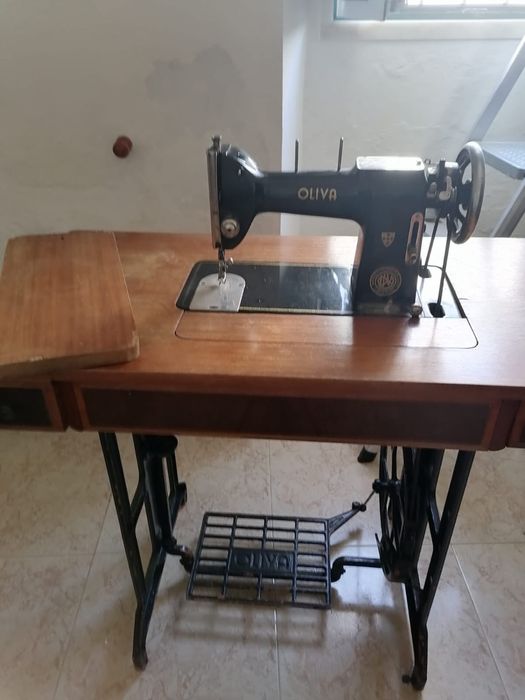 Maquina costura antiga
