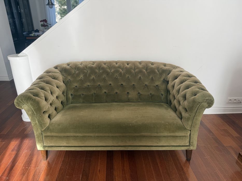 Elegancka sofa Chesterfield 2-osobowa – klasyka stylu | baza do tapicerowania