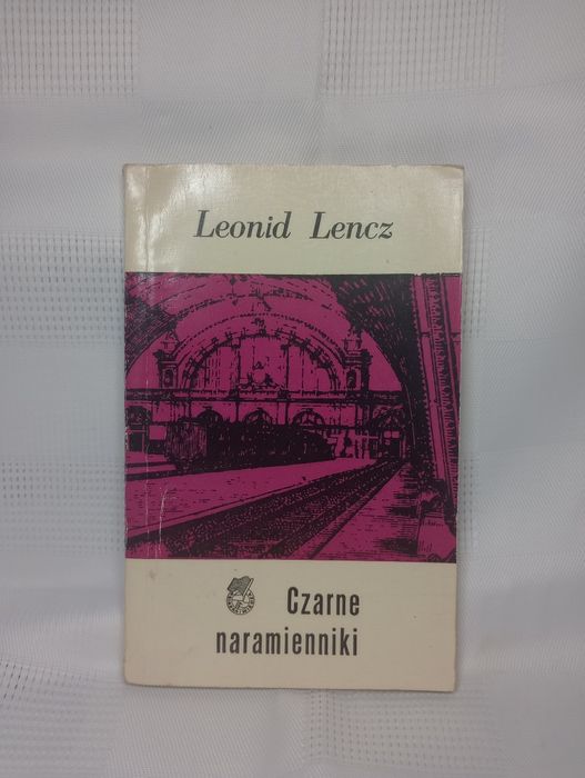 Czarne naramienniki. Leonid Lencz
