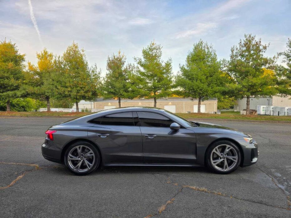 Audi e-tron GT      2022