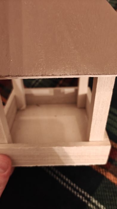 Mały karmnik dla ptaków