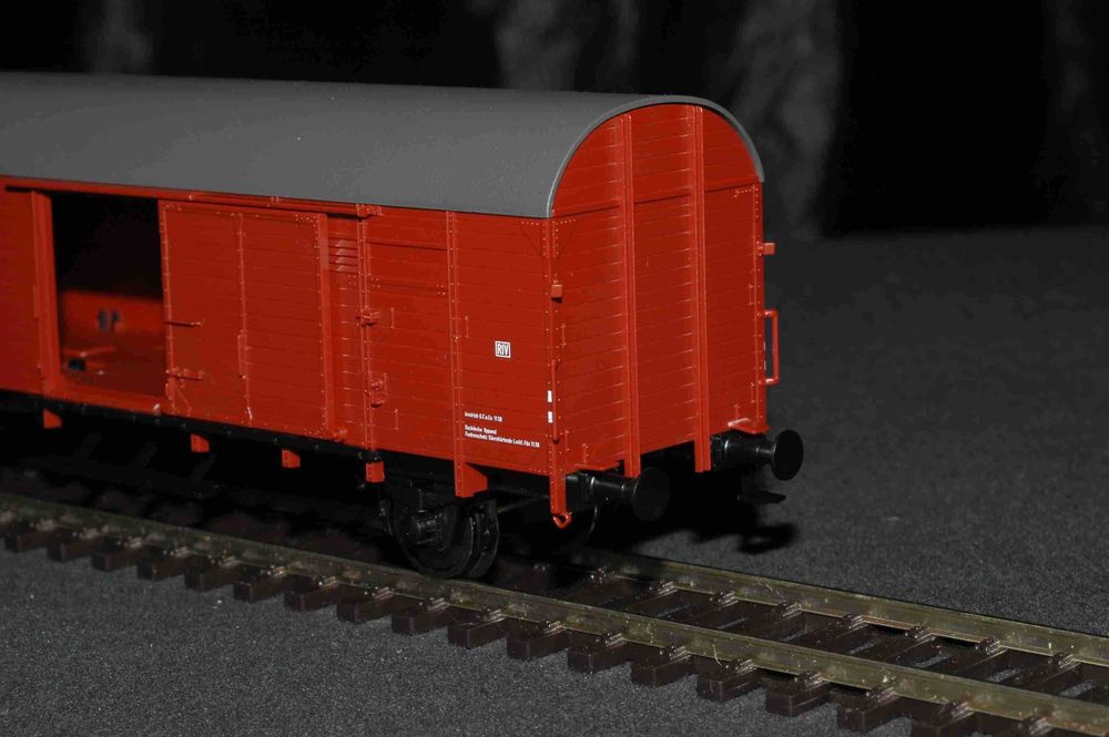 Vagão fechado com portas de abrir (DB) (com defeito) Fleischman HO