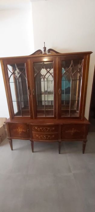 Vitrine, Cristaleira Estilo D. Maria.
