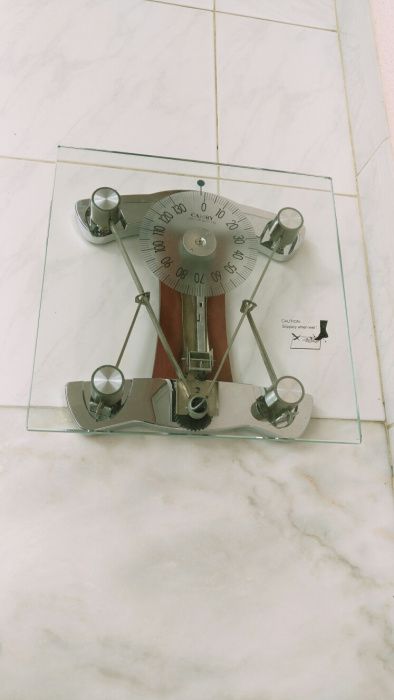 Balança design original e balança de cozinha nova