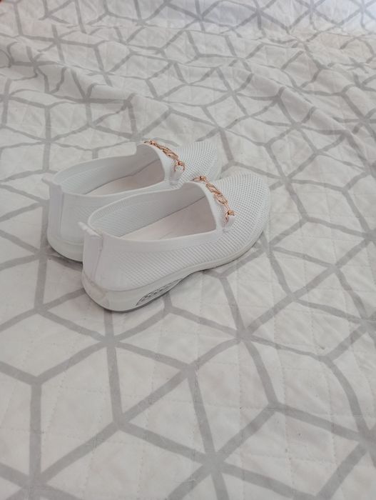 Sapatos brancos femininos