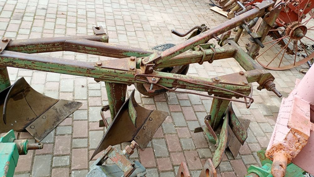 Продам плуги 3по30-2по30-4по30-4по25-5по25-2по25-3по25