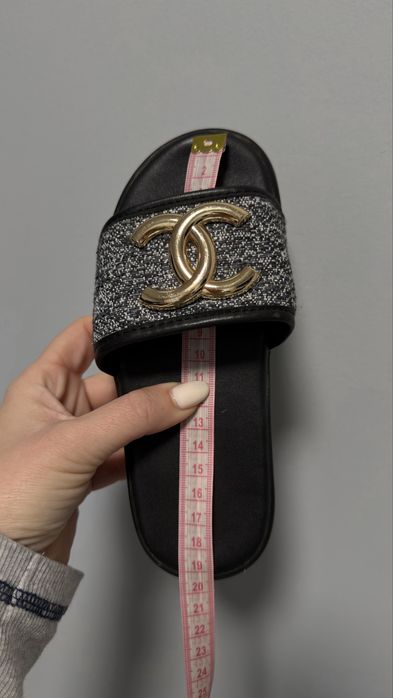 Детские шлепки на девочку