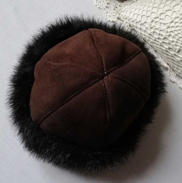 Futrzana kożuchowa futro naturalne skórzana czapka brązowa czarna 64
