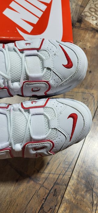 Nike air białe sneakersy wysokie czerwony dodatek 40