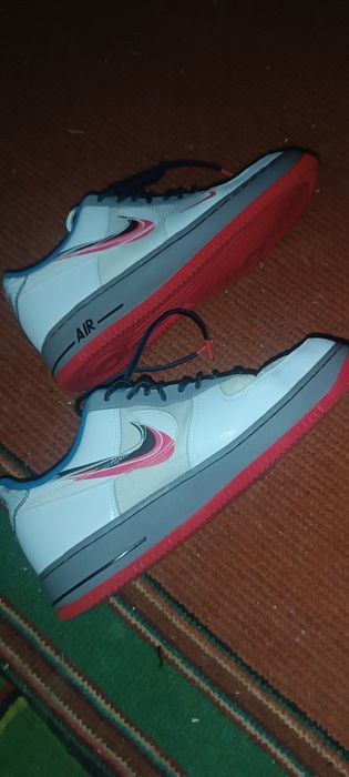 Шикарні кросівки NIKE в ідеальному стані